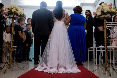 noivo,making of, casamento em guarulhos, fotografo marco aurelio, casamento em sao paulo, luxo, glamour, entrada da noiva com os pais'