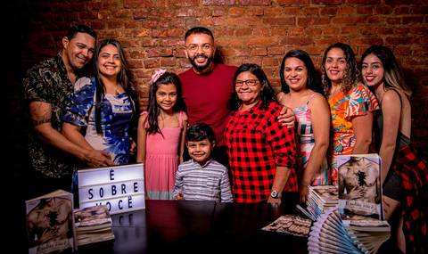 lançamento, livro, escritor, fotografo de escritor, assinatura, autografo, evento, santana, bar aoka, familia, amigos, '