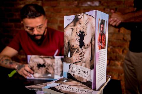 lançamento, livro, escritor, fotografo de escritor, assinatura, autografo, evento, santana, bar aoka, familia, amigos, e sobre você'