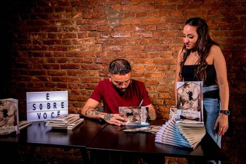 lançamento, livro, escritor, fotografo de escritor, assinatura, autografo, evento, santana, bar aoka, familia, amigos, e sobre você'