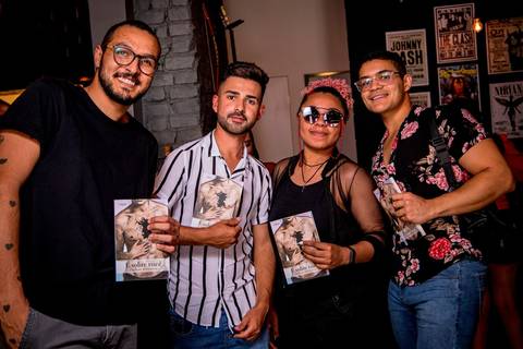 lançamento, livro, escritor, fotografo de escritor, assinatura, autografo, evento, santana, bar aoka, familia, amigos, e sobre você, fotografo em sao paulo, zona norte,'