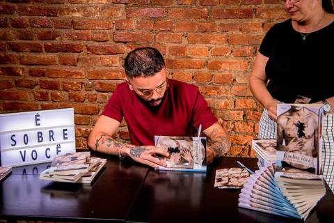 lançamento, livro, escritor, fotografo de escritor, assinatura, autografo, evento, santana, bar aoka, familia, amigos, e sobre você, fotografo em sao paulo, zona norte,'