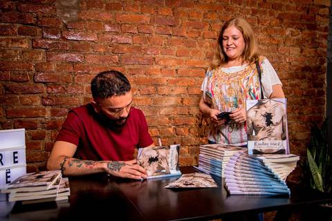 lançamento, livro, escritor, fotografo de escritor, assinatura, autografo, evento, santana, bar aoka, familia, amigos, e sobre você, fotografo em sao paulo, zona norte,'