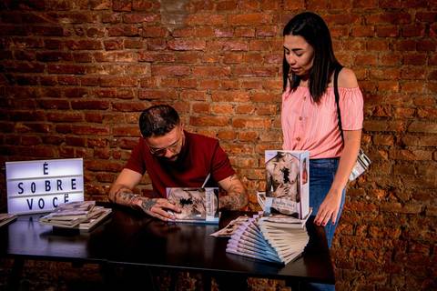 lançamento, livro, escritor, fotografo de escritor, assinatura, autografo, evento, santana, bar aoka, familia, amigos, e sobre você, fotografo em sao paulo, zona norte,'