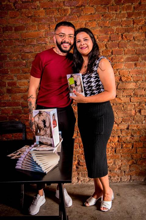 lançamento, livro, escritor, fotografo de escritor, assinatura, autografo, evento, santana, bar aoka, familia, amigos, e sobre você, fotografo em sao paulo, zona norte,'