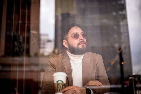 fotografo marco aurelio
fotografo em sp
saopaulo
fotografia
ensaio fotografico
masculino
portrait
tublr dr chixaro
ensaiono urbano
corporativo social elegante
terno Look barba oculos
life style av paulista dentista'