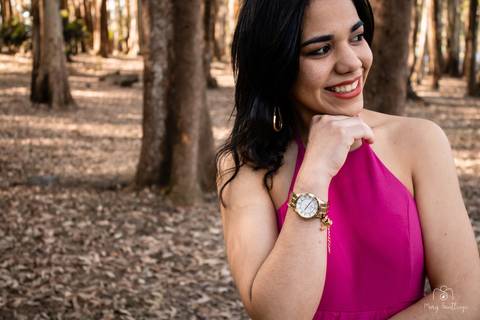 Menina posando para foto em seu ensaio de 21 anos no Parque do Carmo – Olavo Egydio Setúbal. Localizado em Itaquera SP. Fotografada por Mary Santtiago, de Suzano SP. Fotógrafa de Pessoas
 '