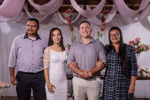 Pais do noivo com os noivos'
