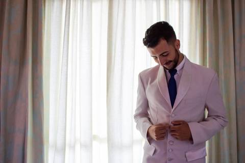 Noivo posando para foto. Suzano SP Foto feita por Mary Santtiago'