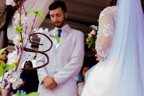 Oração antes da troca de alianças. Foto de Mary Santtiago e Lidiovani Coutinho, em Suzano SP'