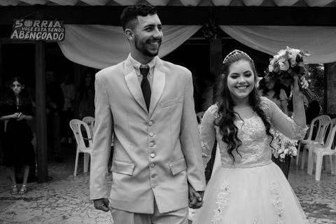 término da cerimônia e saída dos noivos 