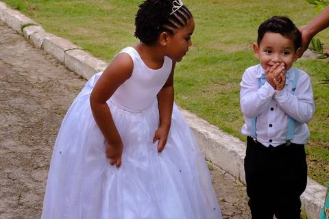 Pagem lindinho com as mão no rosto quando vê a sua mãe aguardando a noiva. Fotos de Mary Santtiago e Lidiovani Coutinho feitas em Suzano SP'