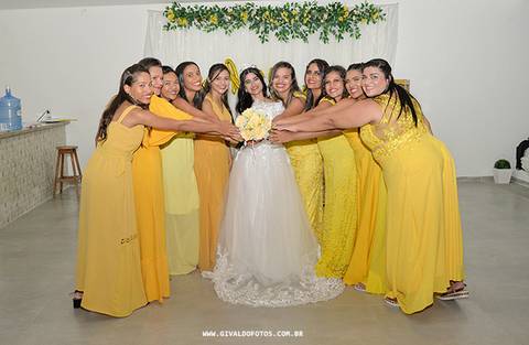 pose com as noivas '