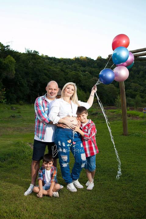 Foto de gestante na natureza'