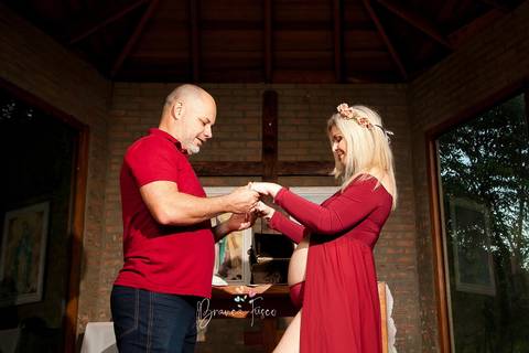 Foto de gestante na natureza'