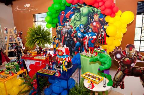 Festa com super-heróis'
