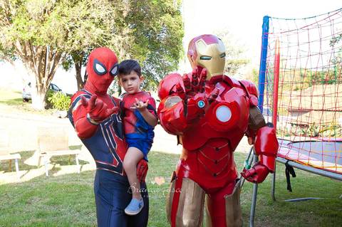 Festa com super-heróis'