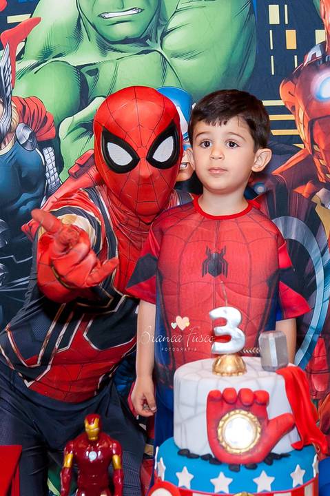 Festa com super-heróis'