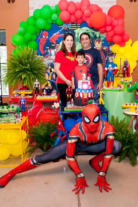 Festa com super-heróis'