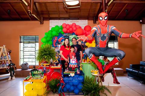 Festa com super-heróis'
