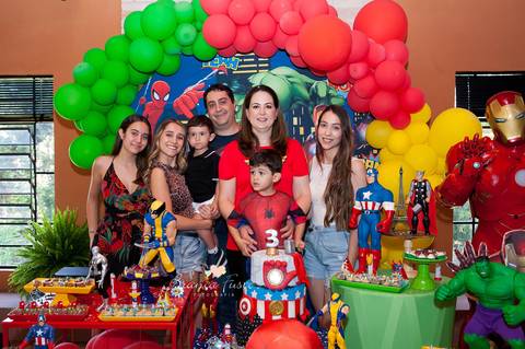 Festa com super-heróis'