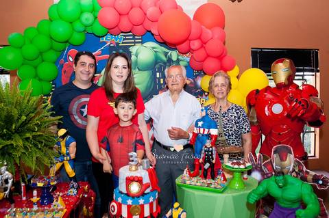 Festa com super-heróis'