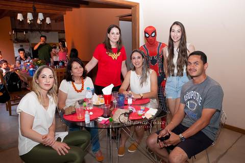 Festa com super-heróis'