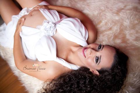 ensaio de gestante em estúdio'