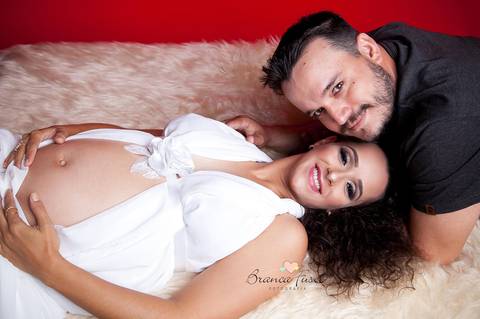 ensaio de gestante em estúdio'