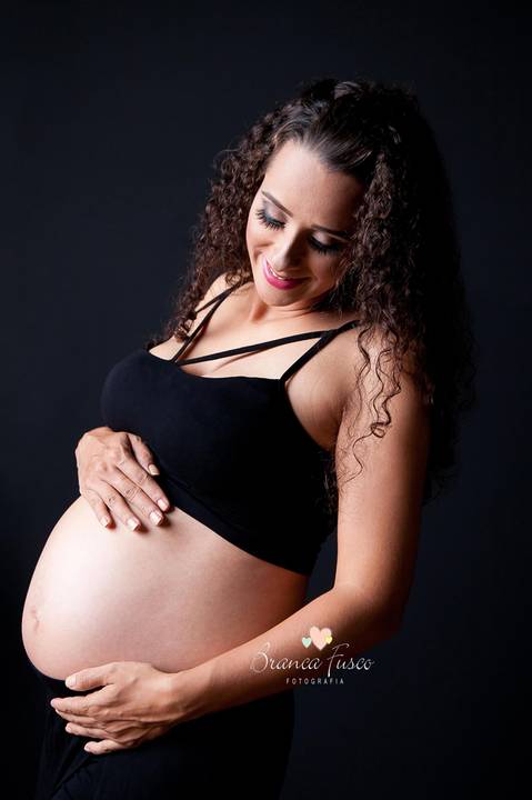 ensaio de gestante em estúdio'