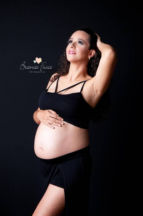 ensaio de gestante em estúdio'
