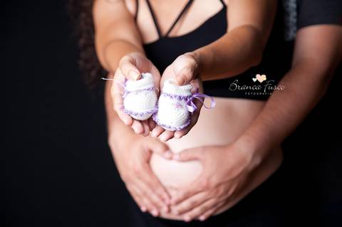 ensaio de gestante em estúdio'