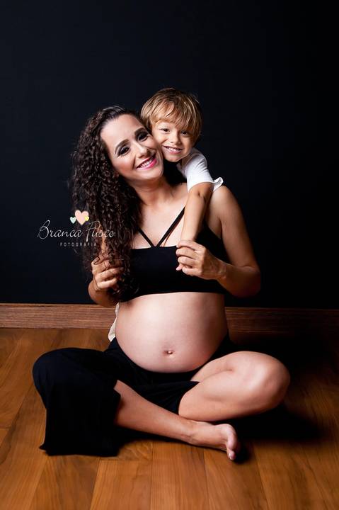ensaio de gestante em estúdio'