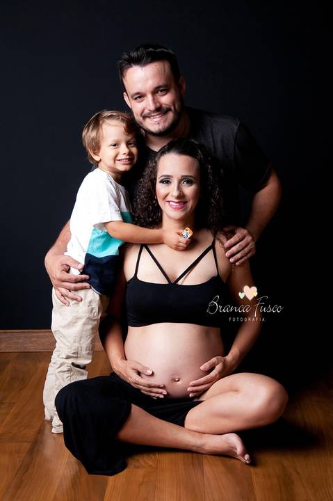 ensaio de gestante em estúdio'