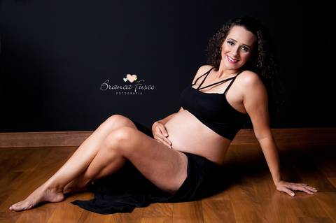 ensaio de gestante em estúdio'