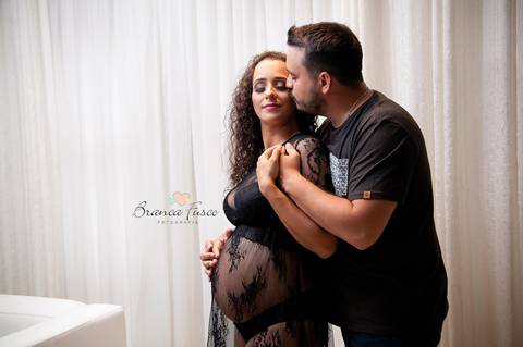 ensaio de gestante em estúdio'