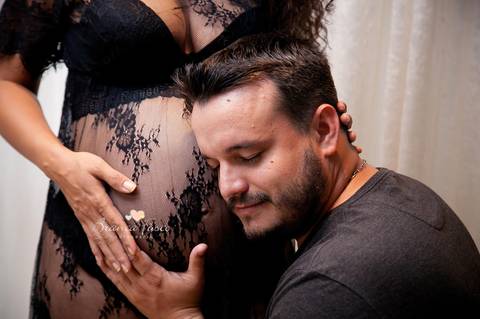 ensaio de gestante em estúdio'