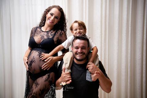 ensaio de gestante em estúdio'