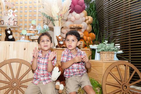 Festa infantil de gêmeos '