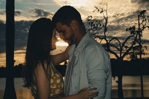 Ensaio de casal na lagoa da Pampulha em Belo Horizonte'