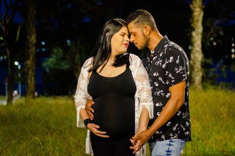 Ensaio casal gestante noturno na Pampulha em Belo Horizonte '