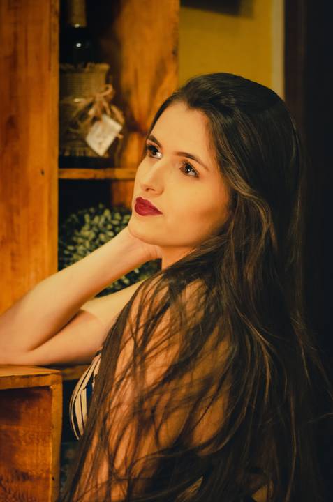 Ensaio fotográfico feminino em casa simples belo horizonte'