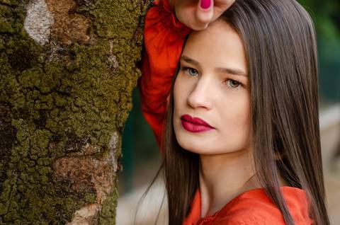 Retrato externo feminino luz natural natureza'