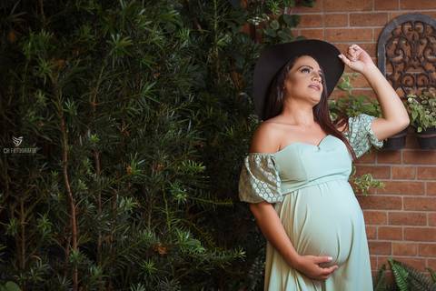 Gestante de vestido cor menta, gestante na natureza, foto de gestante externa em Hortolândia, gestante em Studio CH Fotografia'