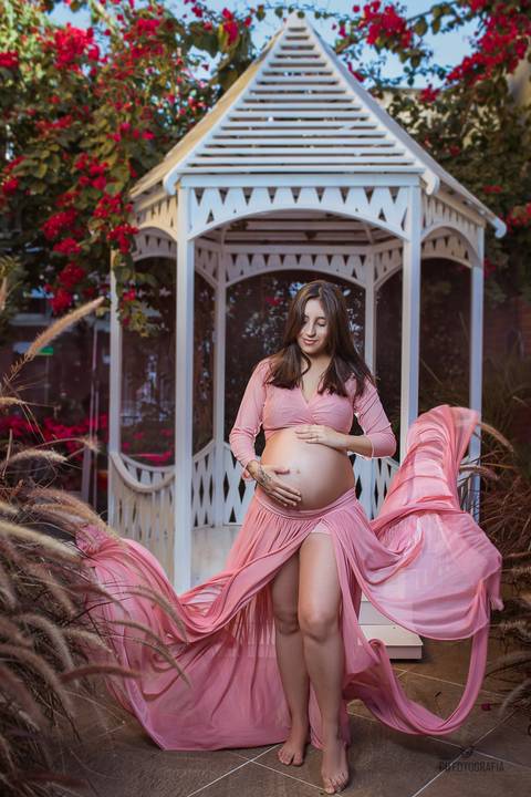 Foto de gestante no gazebo, mae de menina, gravida de menina, gravida de rosa em Hortolândia '