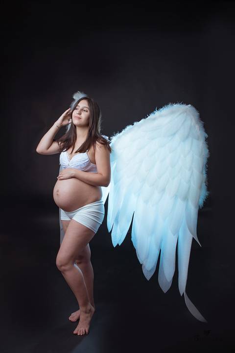 Foto de gravida com asas, foto de gestante com asas, foto de gestante vestida de anjo, foto de gestante angelical, gravida angelical '