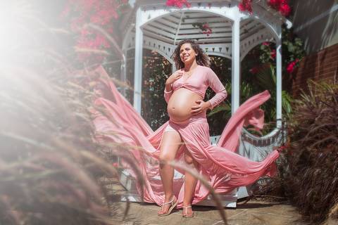 Foto exclusiva, foto luxo, gestante com vestido voando, gestante com capim, book de gravida '