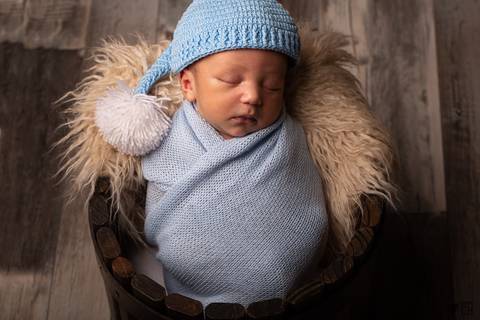 Newborn no balde'