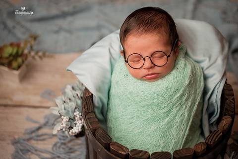 Newborn e verde, newborn de óculos'