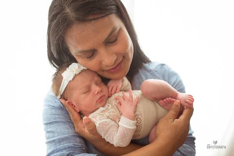 Newborn com os pais em Studio CH Fotografia em Hortolândia '